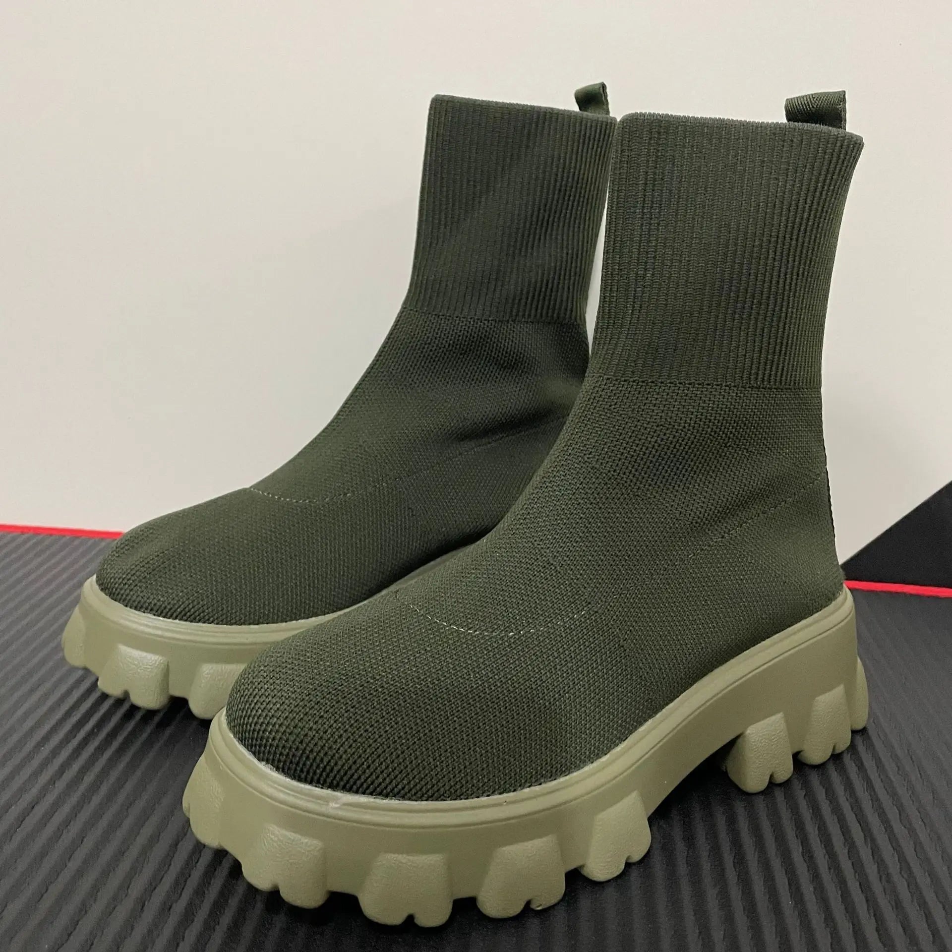 Damen-Sockenstiefel, einfache Damen-Stiefel mit mittlerer Wade, leichte, verschleißfeste Freizeitschuhe für Damen, Slip-on-Plateauschuhe, Botas